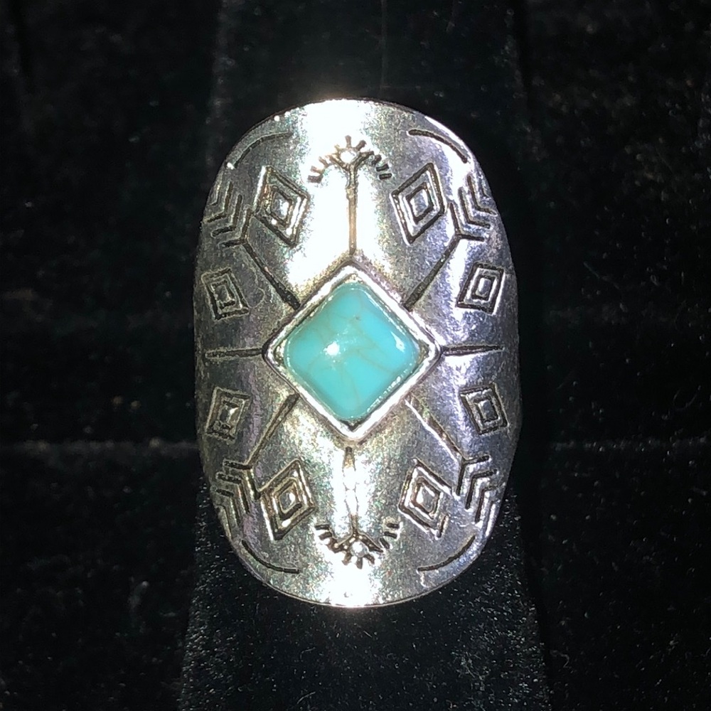 Size 4.5 Faux Turquoise Stone Silver Tone Statement Ring - Picture 1 of 6